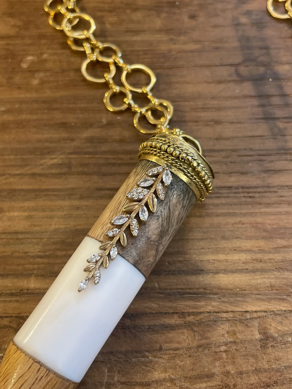 NECKLACE BEIGE & WHITE