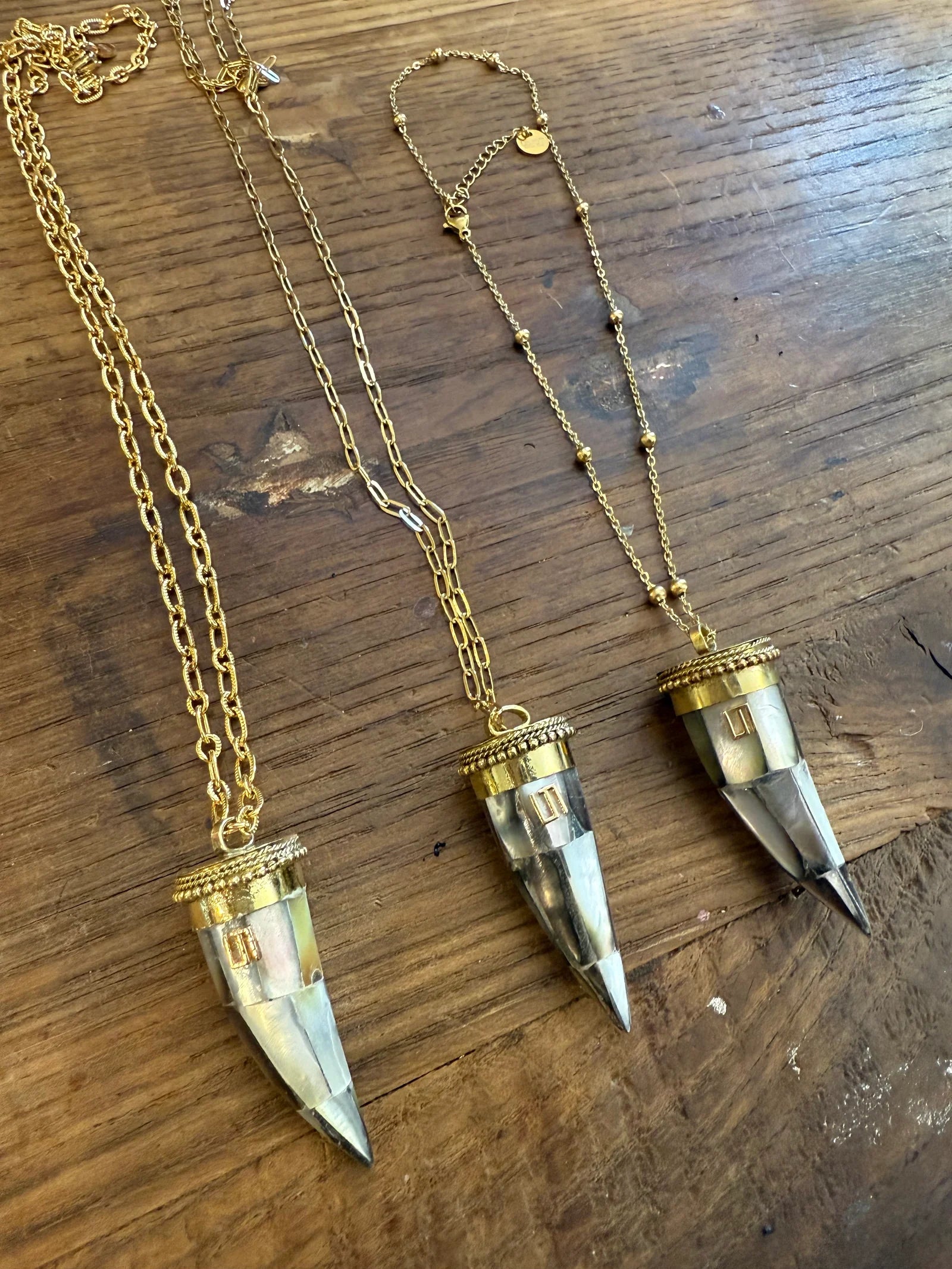 BEL GREY HORN NECKLACE