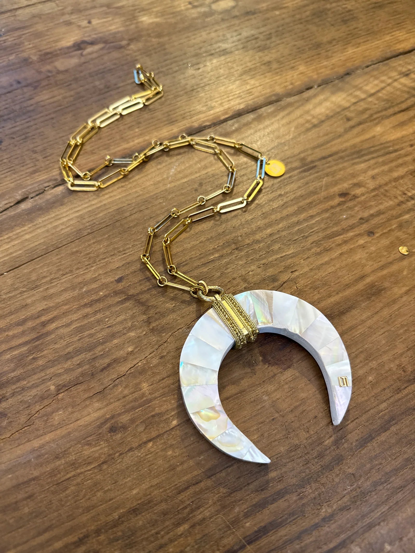 MOON GREY MOTHER OF PEARL NECKLACE