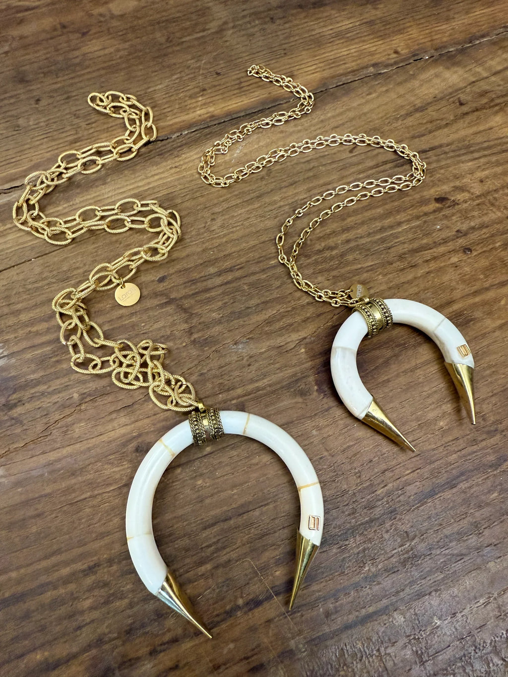 MOON WHITE NECKLACE